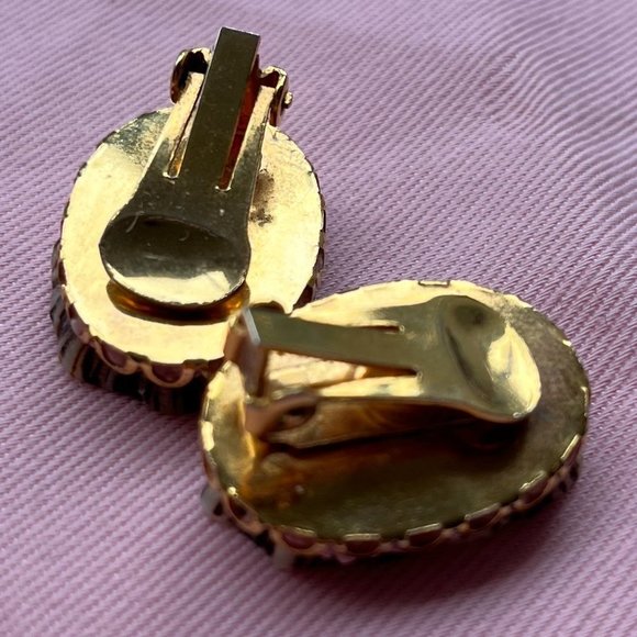 Oyster (faux) Pearl Earrings, clip ons - Picture 4 of 4